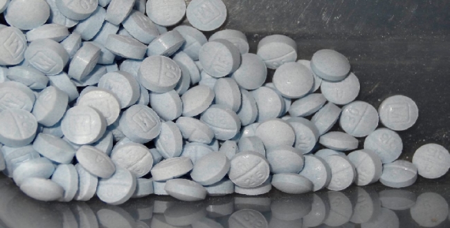 
	புதுக்கோட்டையில் இருந்து இலங்கைக்கு கடத்தப்பட இருந்த ரூ.9 கோடி பெறுமதியான  4.82 லட்​சம் போதை மாத்திரைகள் பறிமுதல்; நான்கு பேர் கைது..! - Seithipunal
