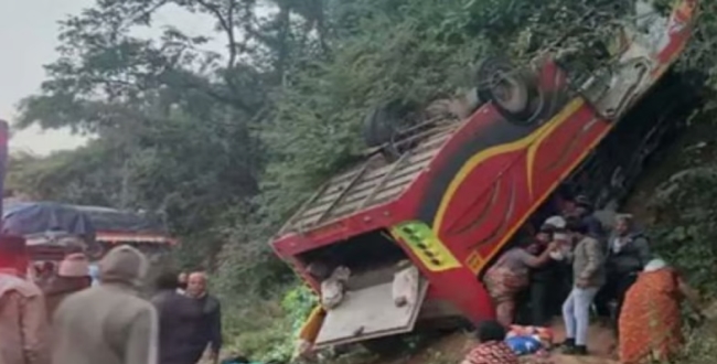 
	ஆந்திராவில் பக்தர்கள் சென்ற பேருந்து கவிழ்ந்து விபத்து! 10 பேர் பலி, பலர் கவலைக்கிடம்! - Seithipunal
