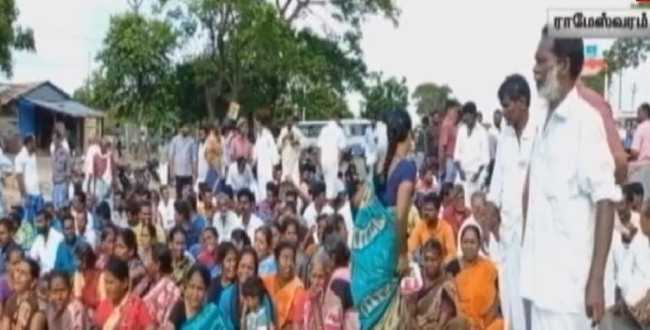 
	ராமேஸ்வரம் அருகே கூட்டு பாலியல் வன்கொடுமை மீனவப்பெண் எரித்து கொலை.. மீனவர்கள் சாலை மறியல் போராட்டம்.! - Seithipunal
