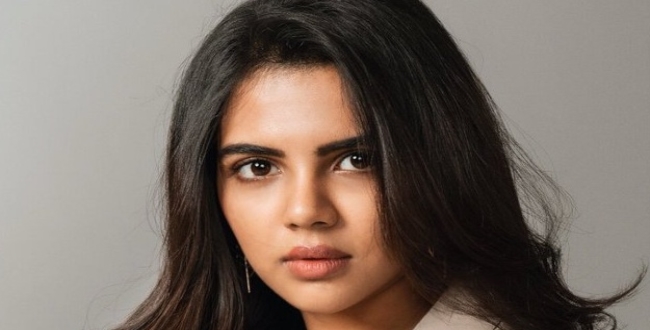 
	சூப்பர் ஹீரோ அவதாரத்திலிருந்து கிளாமர் ரூட் வரை… கல்யாணி பிரியதர்ஷனின் மாஸ் மாற்றம்...! - Seithipunal
