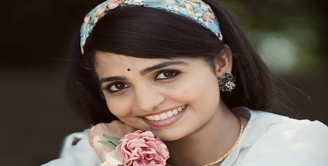 
	வெற்றி பாடலின் நடன நடிகை நாக துர்கா...! பிரபல நடிகர் படத்தில் கதாநாயகியா...? - Seithipunal
