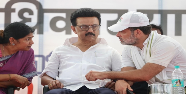 
	ஆட்சியில் பங்கு: காங்கிரஸ்-திமுக கூட்டணி மோதல்..? எடப்பாடி பழனிச்சாமி பரபரப்பு பேட்டி! - Seithipunal
