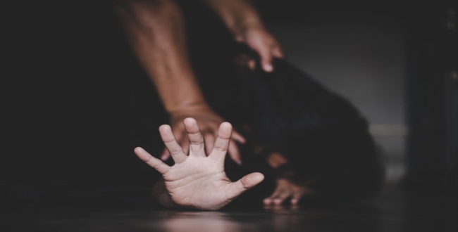 
	வளர்ப்பு மகளை தொடர் பாலியல் அளித்த குடும்பம்... சென்னையில் நடந்த கொடூரம்..! - Seithipunal
