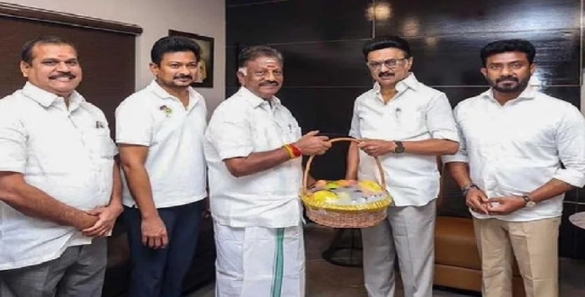 
	திமுகவிடம் 4 சீட் கேட்ட ஓபிஎஸ்!  திமுகவில் இணைய சொல்லி ஷாக் கொடுத்த மு.க.ஸ்டாலின்? அம்மா அதிமுகவில் ஐக்கியமாகும் ஓபிஎஸ்! - Seithipunal

