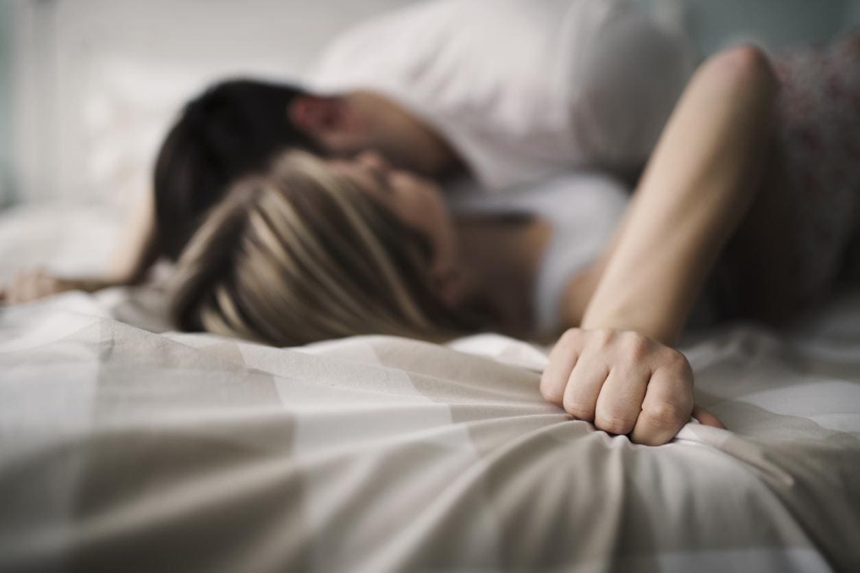 வயகராவின் பணி உண்மையில் என்ன, use of Viagra, Viagra, வயகரா, வயாகரா, couple enjoy, affair, illegal affair, husband wife enjoy, தாம்பத்தியம், உல்லாசம், கள்ளக்காதல், கணவன் மனைவி உல்லாசம், உடலுறவு,
