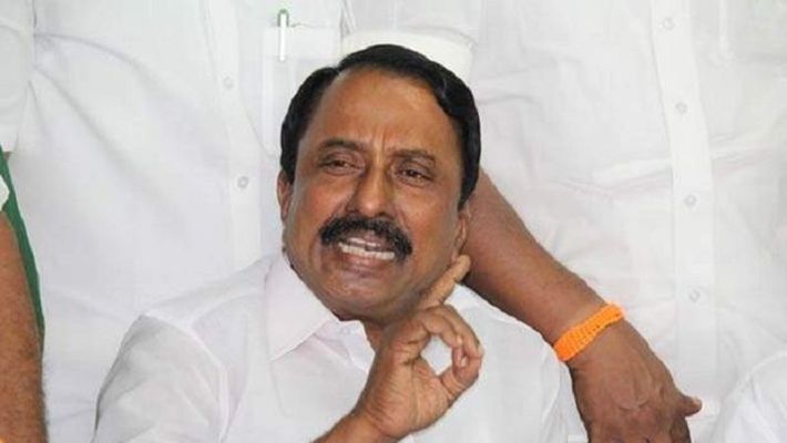 Tamil Nadu education minister Sengottaiyan, minister sengottaiyan, tn minister sengottaiyan images,