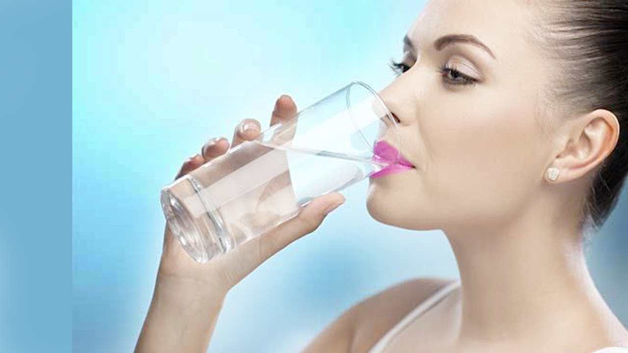 drinking water, girl drinking water, தண்ணீர் அருந்துதல்,
