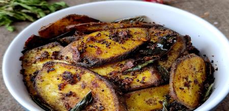 how to prepare nenthira banana peppar fry