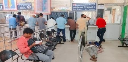 A dead body wait 5 more hours in chengalpet railway station 