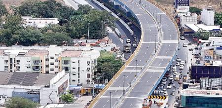 three peoples died for accident in covai g d naidu bridge