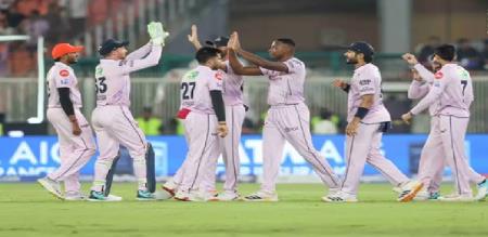 Gujarat bowls out Hyderabad for just 89 runs