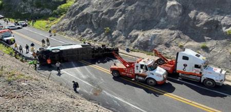 Mexico Bus lorry accident 16 refugees death 