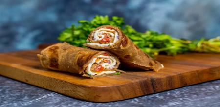 Egg flavor explosion inside chapati Rolex Kenyan youth hot street food