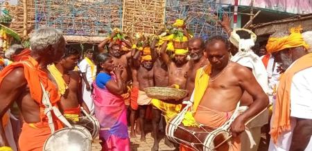 Andipatti Nadukottai Sri Muthalamman Temple Kumbabhishekam A large number of devotees have darshan