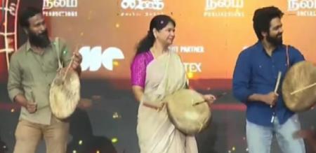 Kanimozhi inaugurated Margazhiyil Makkalisai event by beating the parai drum