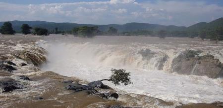 Dharmapuri Hogenakkal water flow reduced to 6500 cubic feet
