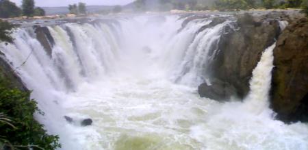 Dharmapuri Hogenakkal water flow reduced to 6500 cubic feet
