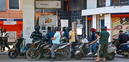 gun shoot to petrol bunk employee in madhya pradesh