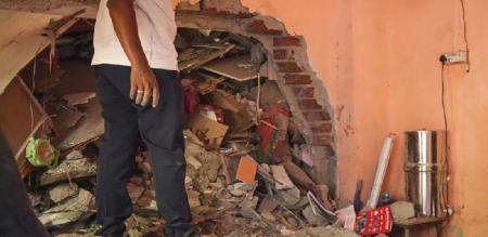 six peoples died for roof collapse in maharastra
